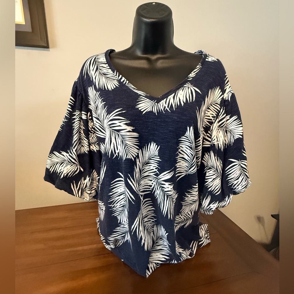 Chico's Dark Blue Tropical Leaf Top, Plus Size 4